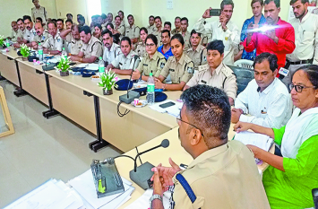Will free daughters from the sting of malnutrition बेटियों को गोद लेकर पुलिस करेगी कुपोषण के दंश से मुक्त