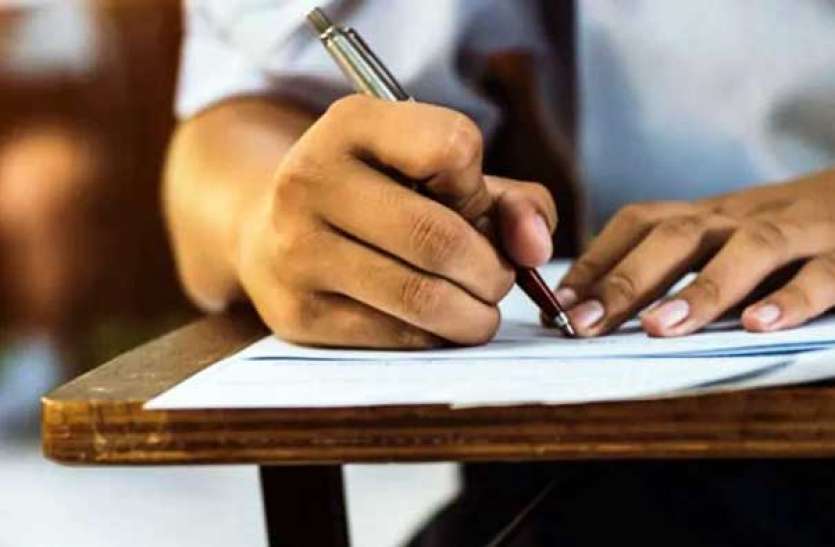 school-exam.jpg त्रिपुरा: स्कूलों में नाव के सहारे बांटे गए प्रश्न-पत्र, 4,500 स्कूलों में पहली बार एक साथ परीक्षाएं