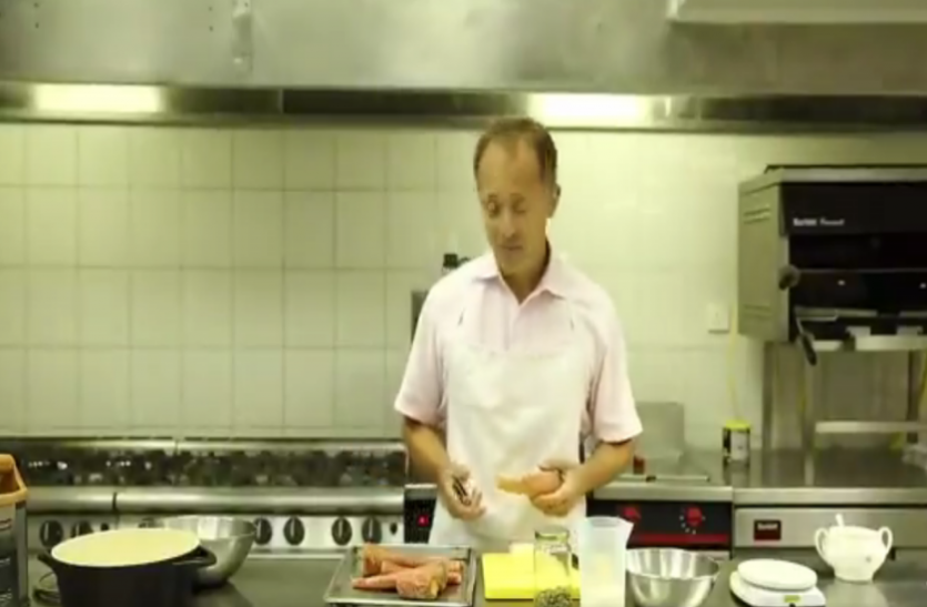 thomas drew made पाकिस्तान में ब्रिटिश उच्चायुक्त ने बनाया गाजर का हलवा, वीडियो हो रहा वायरल