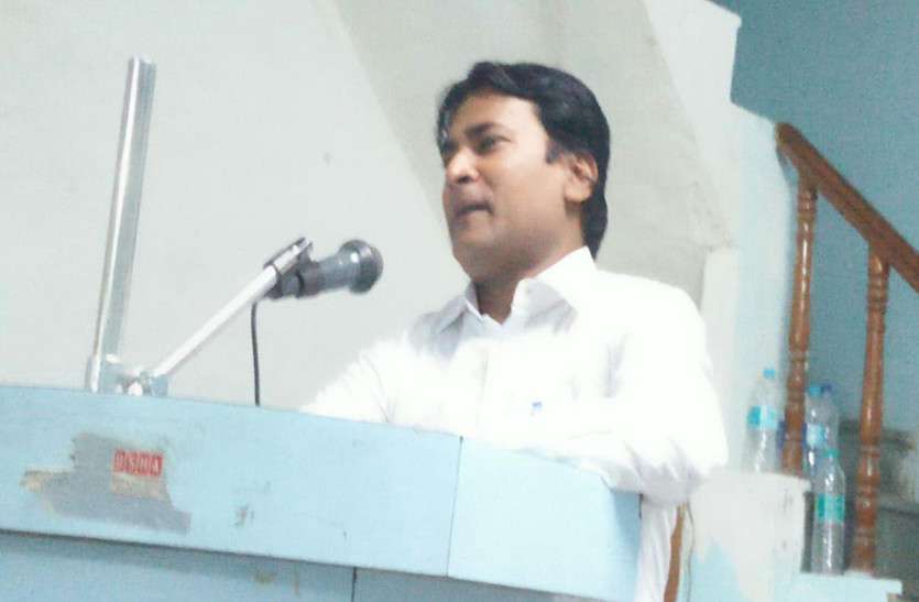 Solo poetic recitation of Fani Jodhpuri फानी जोधपुरी ने एकल काव्य पाठ में खूबसूरत गजलें पेश कर अभिभूत कर दिया