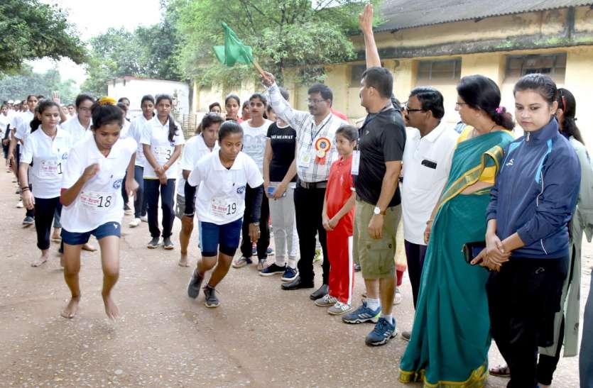 Bitiya Utsav: The three-day event concluded with the Pink Marathon 'आत्मविश्वास के साथ छात्राओं ने लगाई दौड़'