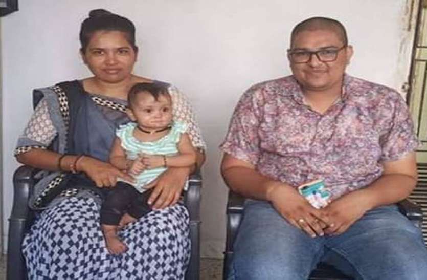'अपने लिए जिए तो क्या जिए; आग में झुलसी डेढ़ महीने की बेसहारा हैनी के उपचार के लिए नि:संतान दम्पती ने घर का सामान तक बेच दिया 'अपने लिए जिए तो क्या जिए; आग में झुलसी डेढ़ महीने की बेसहारा हैनी के उपचार के लिए नि:संतान दम्पती ने घर का सामान तक बेच दिया