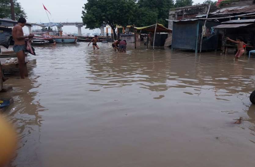 Ganga Flood 2019 बाढ़ पीडि़तों के लिए राहत की खबर, बनारस में घटने लगा गंगा का जलस्तर