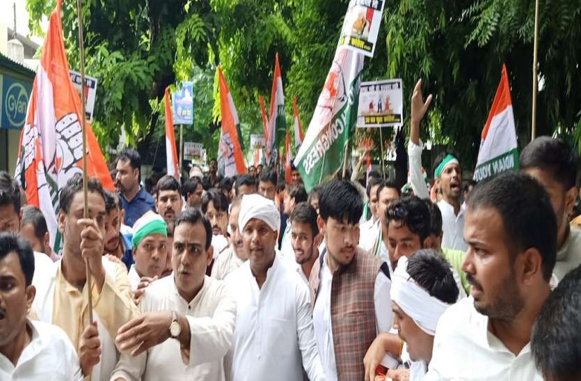 सीएम कार्यालय के समक्ष यूथ कांग्रेस का प्रदर्सन लाठीचार्ज में घायल बनारस Youth Congress अध्यक्ष बोले, लाठियों ने नहीं डरने वाले, सरकार को उखाड़ फेकेंगे