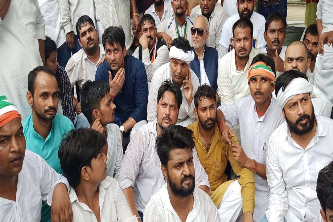 सीएम कार्यालय के समक्ष यूथ कांग्रेस का प्रदर्सन