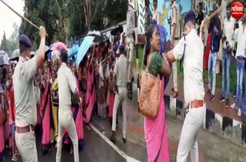 Watch: Video Police Lathi Charge On Anganwadi Workers In Jharkhand Video: BJP राज में आंगनबाड़ी सेविकाओं पर लाठी चार्ज,CM आवास का कर रही थीं घेराव