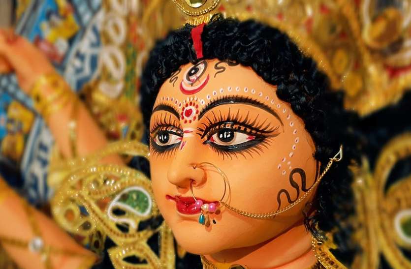 navratr.jpg शारदीय नवरात्रि 2019 : मां दुर्गा को लाल सिंदूर चढ़ाने समेत करें ये 10 उपाय, बनेंगे सारे काम