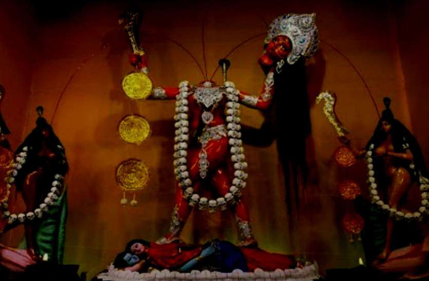rajrappppa12.jpg यहां पर अपने ही कटे सिर को हाथ में लेकर रक्तपान कराती हैं मां