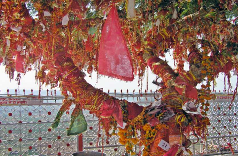 maa_sharda_devi_temple.jpg दुनिया का इकलौता माता शारदा का मंदिर, जहां रात में कोई नहीं रूकता