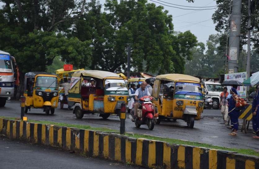 auto #traffic शहर के आधे रूटों पर दौड़ रहे क्षमता से दोगुने ज्यादा ऑटो