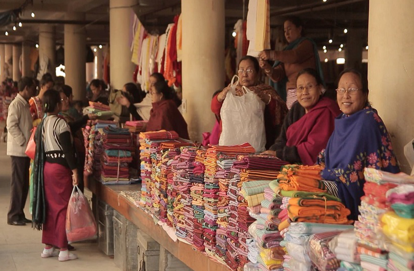 Women Empowerment: Ema Keithel Asia's Biggest Female Market In Imphal | यह  है एशिया का सबसे बड़ा ऐसा बाजार, 'जहां महिलाएं हैं दुकानदार और पुरुष  खरीददार' | Patrika News