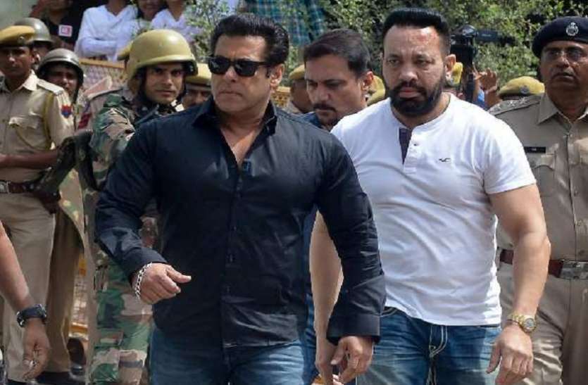 salman_supporter_2606148_835x547-m.jpg