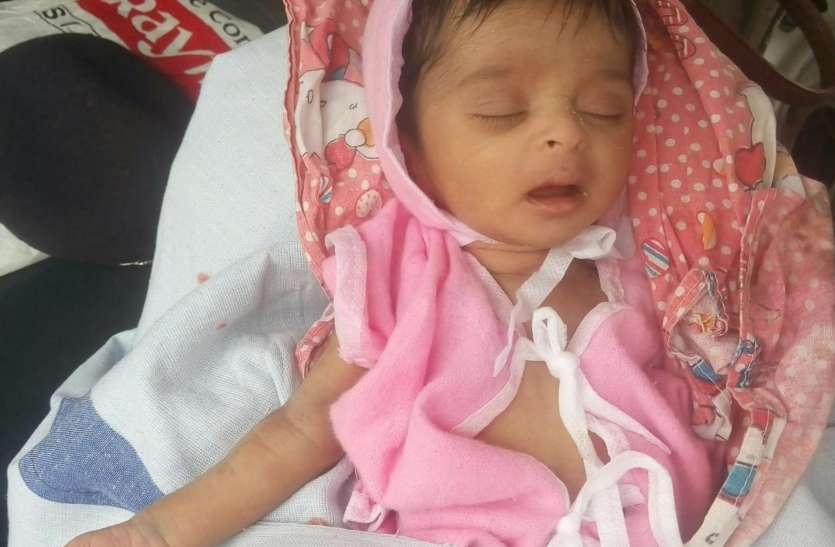 Abandoned infant admitted to district hospital sent for care पांच माह में 75 डिलेवरी घर में हुई, जानिए क्या है मामला