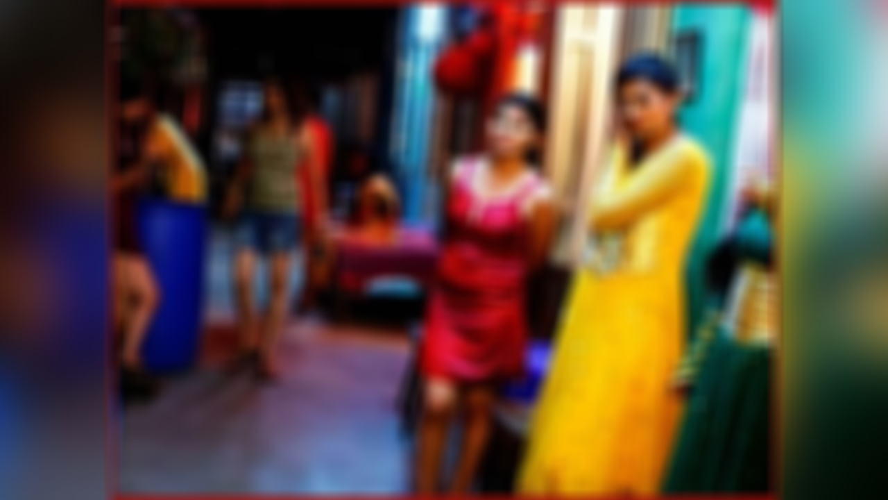 Sex Prostitution Racket Busted In India Red Handed Video Viral सेक्स रैकेट का भंडाफोड़ 7