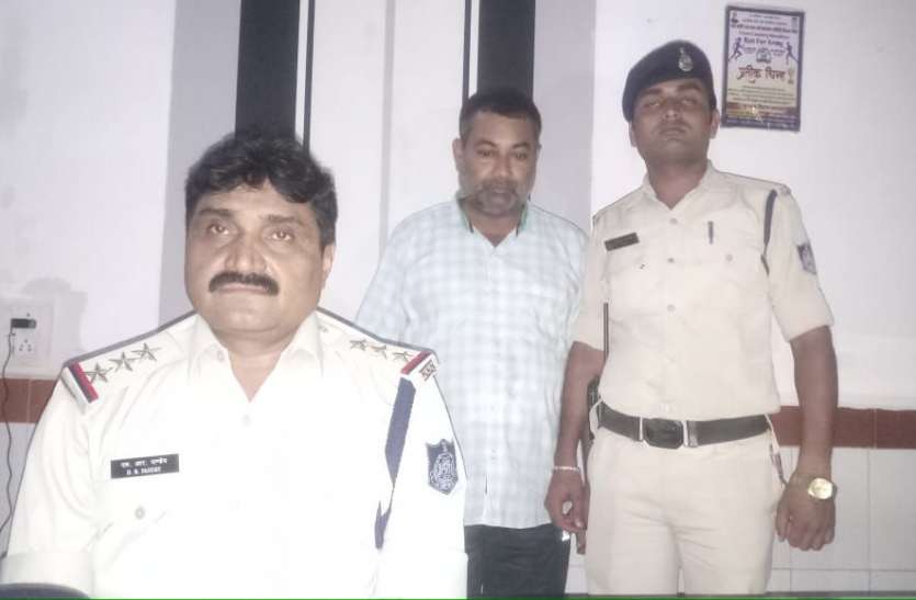 Police arrested पीडब्ल्यूडी का ये ठेकेदार मृत महिला के खाते में मंगाता था ठगी की रकम, नर्सों ने पहुंचाया जेल