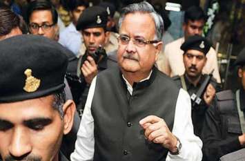 Naxal attack Chhattisgarh: 60 Kg IED planted to kill Ex CM Raman singh Video: बाल-बाल बचे रमन सिंह, जिस रास्ते से होकर जाने वाले थे सभा संबोधित करने, वहां मिला 60 किलो IED बम