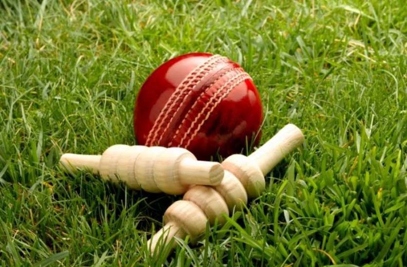 cricket_balls_and_ball.jpg वर्ल्ड कप के पहले मैच में श्रीलंका से भिड़ेगी भारतीय टीम