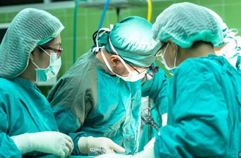 FACE-TRANSPLANT महिला के शरीर ने नया चेहरा नहीं किया स्वीकार