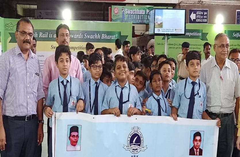 Ahmedabad railway station : गंदगी करने वालों यात्रियों से वसूला जुर्माना Ahmedabad railway station : गंदगी करने वालों यात्रियों से वसूला जुर्माना