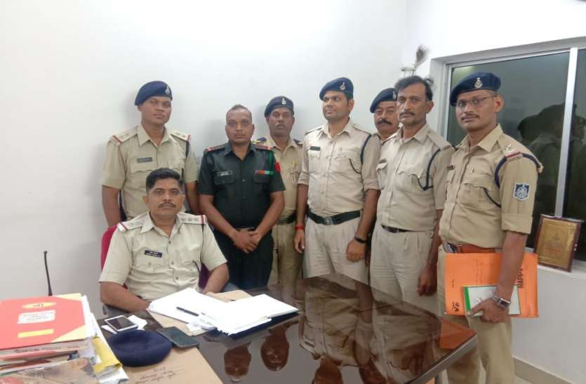 Fake Armi Captain arrested फर्जी आईएएस के बाद अब नकली कैप्टन हुआ गिरफ्तार