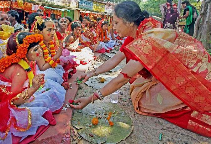 Shardiya Navratri 2019: do kanya puja like this to get money and fame