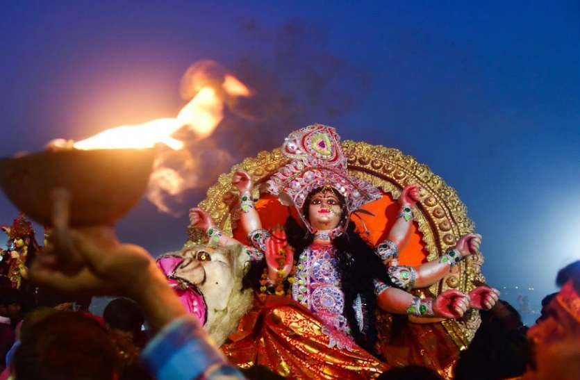 Shardiya Navratri 2019 अष्टमी के दिन इन 8 उपायों में से कर लें एक उपाय, माता रानी के आशीर्वाद से दूर होगा दुर्भाग्य