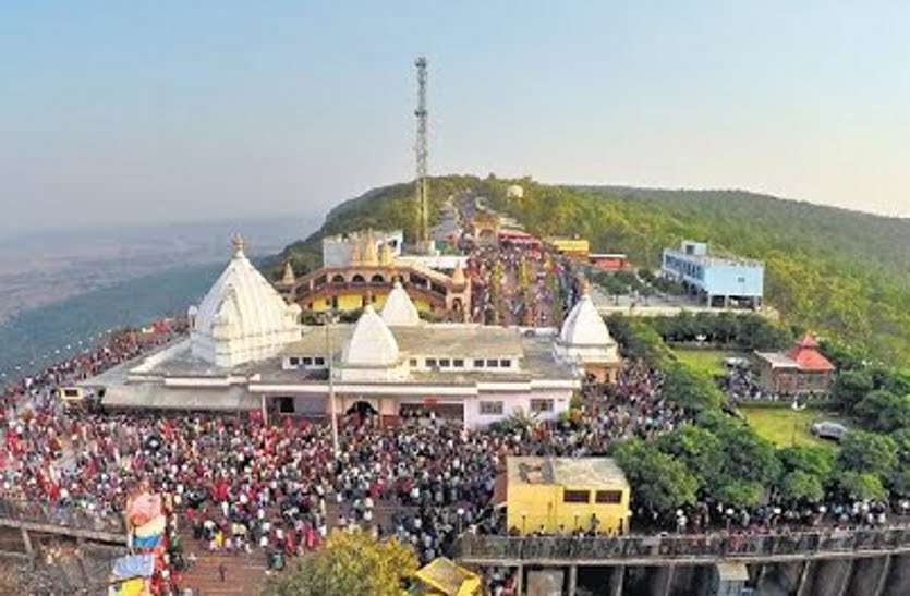 नवरात्रि: हर दुःख को दूर करती हैं ये देवी मां! न्याय के लिए विराजी हैं 1000 फीट ऊंचे पर्वत पर... नवरात्रि: हर दुःख को दूर करती हैं ये देवी मां! न्याय के लिए विराजी हैं 1000 फीट ऊंचे पर्वत पर...