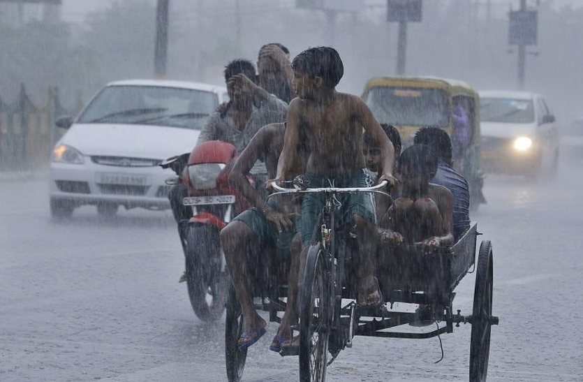 Rain In Odisha ओडिशा: 8 जिलों में भारी बारिश की संभावना, हीराकुद बांध के गेट खुलने से उफान पर नदियां