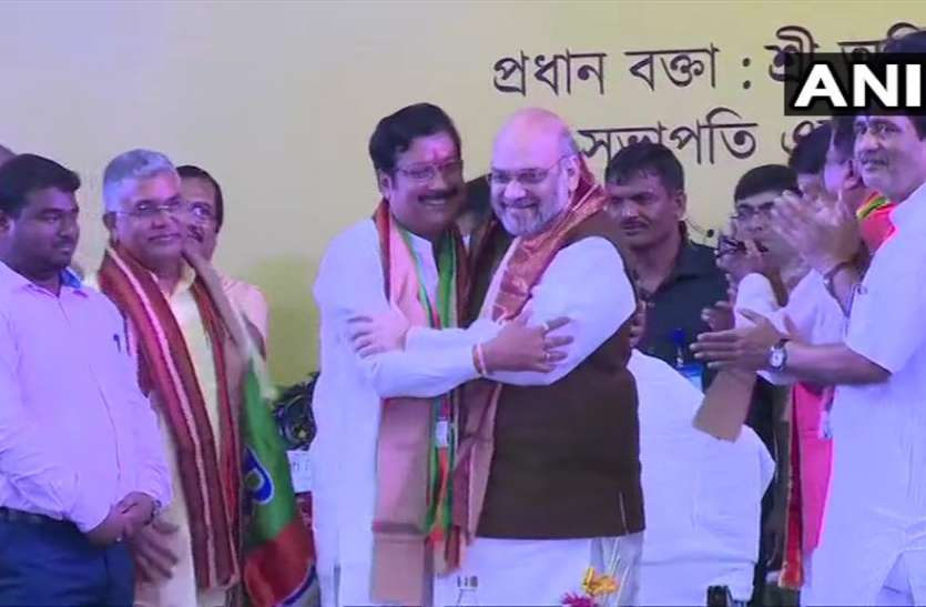 Savyasachi Dutta joins BJP पश्चिम बंगाल: BJP में शामिल हुए टीएमसी नेता सव्यसाची दत्त, अमित शाह के पैर छूकर लिया आशीर्वाद