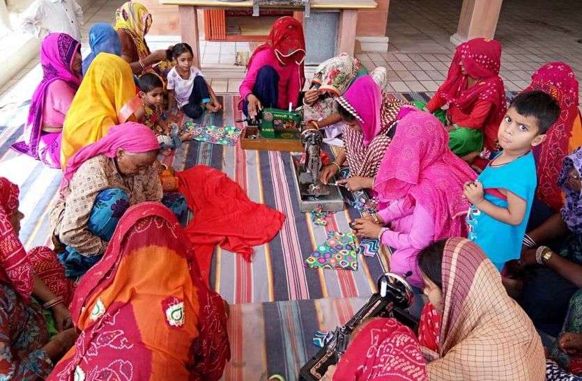 झुंझुनूं के चिड़ावा में प्लास्टिक मुक्त गांव अभियान के लिए शुरू की यह अनूठी पहल झुंझुनूं के चिड़ावा में प्लास्टिक मुक्त गांव अभियान के लिए शुरू की यह अनूठी पहल