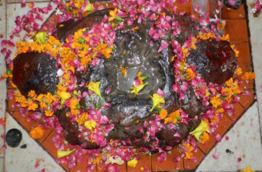 kushmanda_devi_mandir1.jpg यहां मत्था टेकने से पूरी होती है हर मनोकामना, बेहद खास है मां कुष्मांडा का ये अनोखा मंदिर