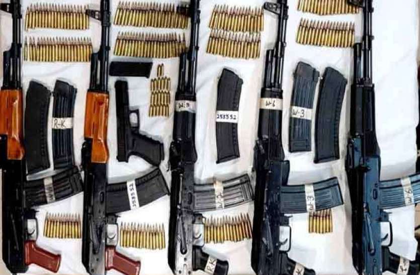 pak_weapon.jpg जम्मू के बाद अब पंजाब से पकड़ी गई हथियारों की खेप, भारत को दहलाना चाहते हैं आतंकी