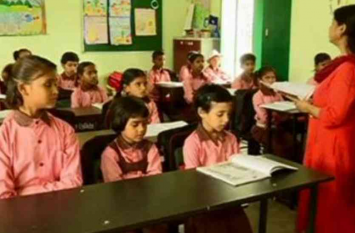 51 teachers sacked after investigation by SIT योगी सरकार की बड़ी कार्रवाई, प्रदेश के इन शिक्षकों को किया बर्खास्त