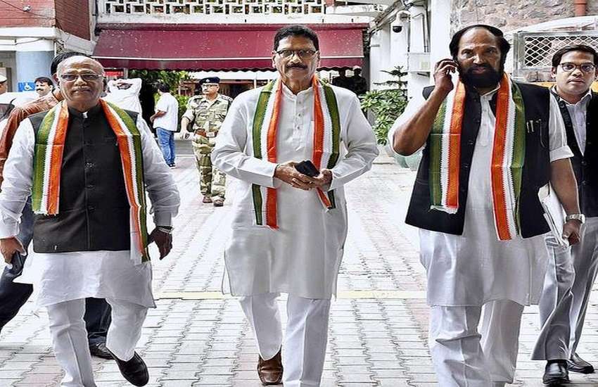 जमीन हड़पने वालों के खिलाफ खड़ी हुई बुजुर्ग महिला, उठाया यह कदम