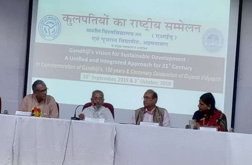 Ahmedabad News: सोशल मीडिया से बाहर निकलकर प्रत्यक्ष संबंध विकसित करने की जरूरत: मिश्र Ahmedabad News: सोशल मीडिया से बाहर निकलकर प्रत्यक्ष संबंध विकसित करने की जरूरत: मिश्र
