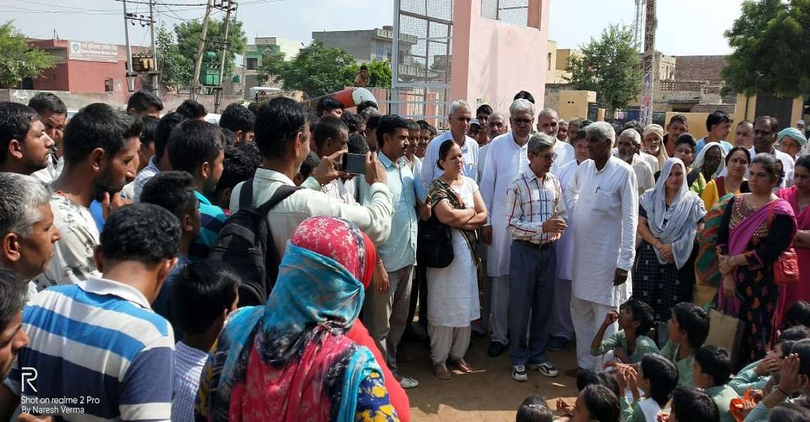 Special: स्कूल में नहीं थे अध्यापक तो छात्राओं जड़ा ताला... छात्रा बेहोश