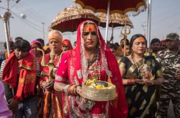 transgenders 10 mysterious rituals रहस्यों से भरे किन्नरों के 10 रिवाज! झकझोर कर रख देगा इनकी शवयात्रा का सच
