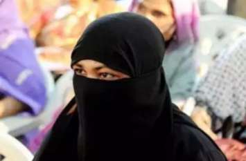 Woman given Triple talaq after roti burnt in banda जरा सी बात पर बीवी को दे दिया तीन तलाक, बच्चों सहित घर से निकाला