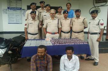 Illegal work: 2 man caught with Illegal drugs पुलिस को देखते ही युवकों ने बढ़ा दी बाइक की रफ्तार, पीछा कर पकड़ा और बैग की तलाशी ली तो...