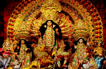 Assam Durga Puja: Smallest Durga Statue On Soap In Assam,Unique Pandal साबुन से यूं बनाई मां दुर्गा की अनूठी मूर्ति, कहीं पंडाल में दर्शाया मानव तस्करी का दर्द