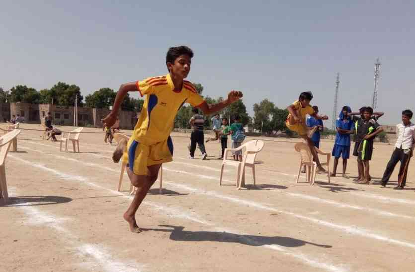 Some Showed Jumping And Some Showed Sportsmanship - किसी ने कूद में तो किसी ने दौड़ में दर्शाया ...