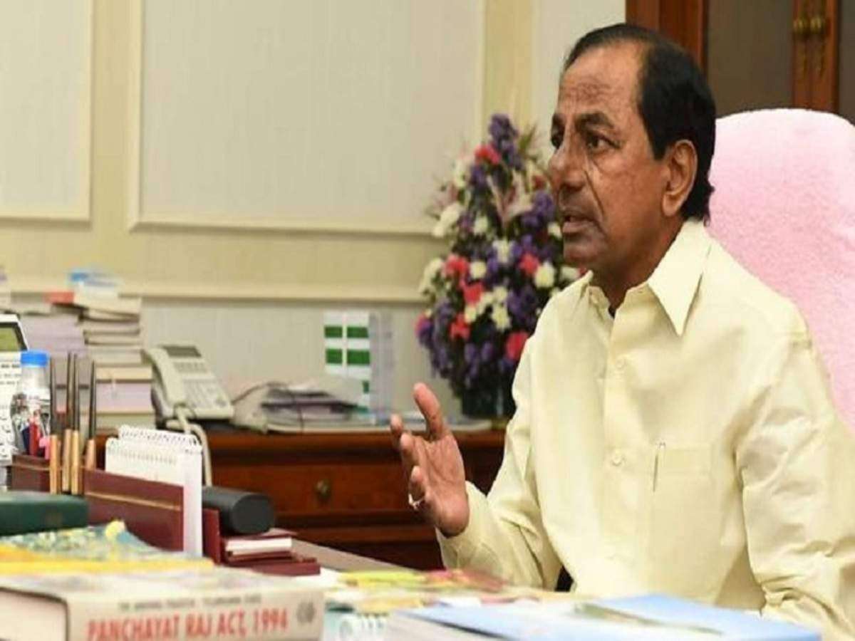 टूट गया किसान का सब्र, खोद डाली खुद की कब्र