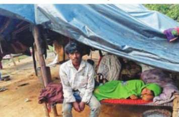 If no blood was found, pregnant wife brought home without treatment, d यह कैसी संवेदना! (टिप्पणी)