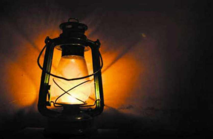 Blackout was four hours in the city due to fault तेज आंधी के साथ गिरे ओले, फॉल्ट से शहर में चार घंटे रहा ब्लैकआउट
