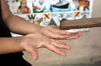 Tamilnadu: Teacher brutally beaten second grade child, condition criti Tamilnadu: शिक्षक ने दूसरी कक्षा के बच्चे को बेरहमी से पीटा, हालत नाजुक