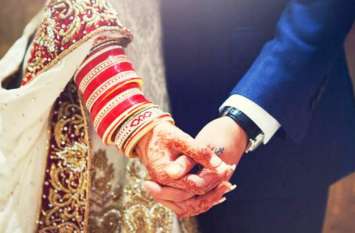 Love marriage sentence, two families ostracized रायगढ़ : प्रेम विवाह की सजा, दो परिवार बहिष्कृत, समाज में शामिल करने 3-3 लाख की शर्त, ग्रामीणों पर केस दर्ज