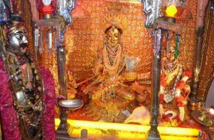 maa_kalratri_temple_indore1.jpg मां कालरात्रि के इस दरबार में एक बार भरवा लें गोद, घर में गूंजेगी किलकारी!