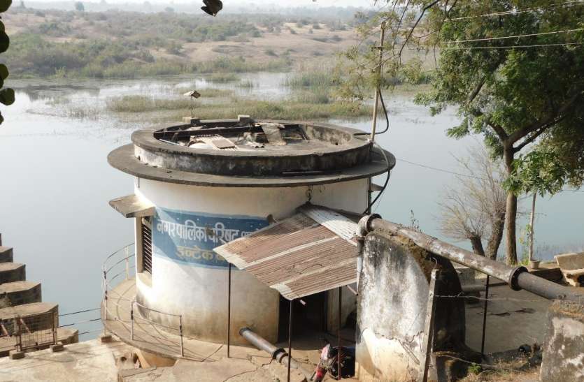 Supply for half an hour and water supply for one hourकहीं आधे घंटे तो कहीं एक घंटे पानी की हो रही सप्लाई कहीं आधे घंटे तो कहीं एक घंटे पानी की हो रही सप्लाई