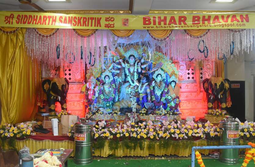 Durgotsav, pandal, festival, garbage dance, recording dos, puja, dussehra नगर में दुर्गोत्सव की धूम, पंडालों में उमड़ी भीड़