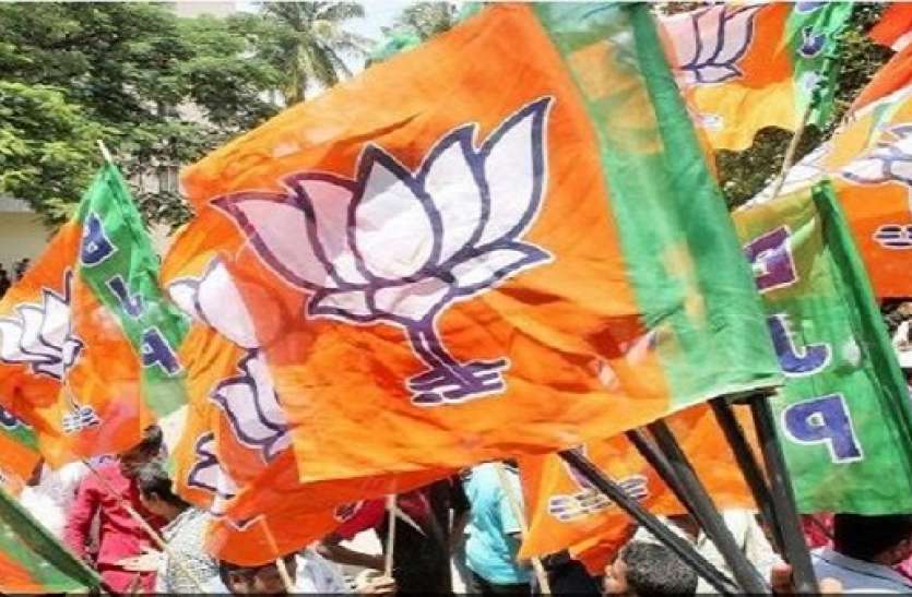 file photo पश्चिम बंगाल: बीजेपी के स्टार प्रचारक ने की खुदकुशी, पार्टी में मचा हड़कंप